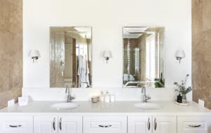 Stylish Sanctuary with Pool, Cinema & Designer Interiors - Mount Martha, Australia