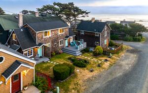 Coastal Cottage Retreat in the Heart of Cannon Beach - Cannon Beach, Oregon