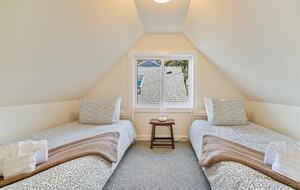 Coastal Cottage Retreat in the Heart of Cannon Beach - Cannon Beach, Oregon