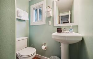 Coastal Cottage Retreat in the Heart of Cannon Beach - Cannon Beach, Oregon