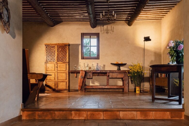 An Authentic Provençal Escape Among the Vineyards - Bonnieux, France