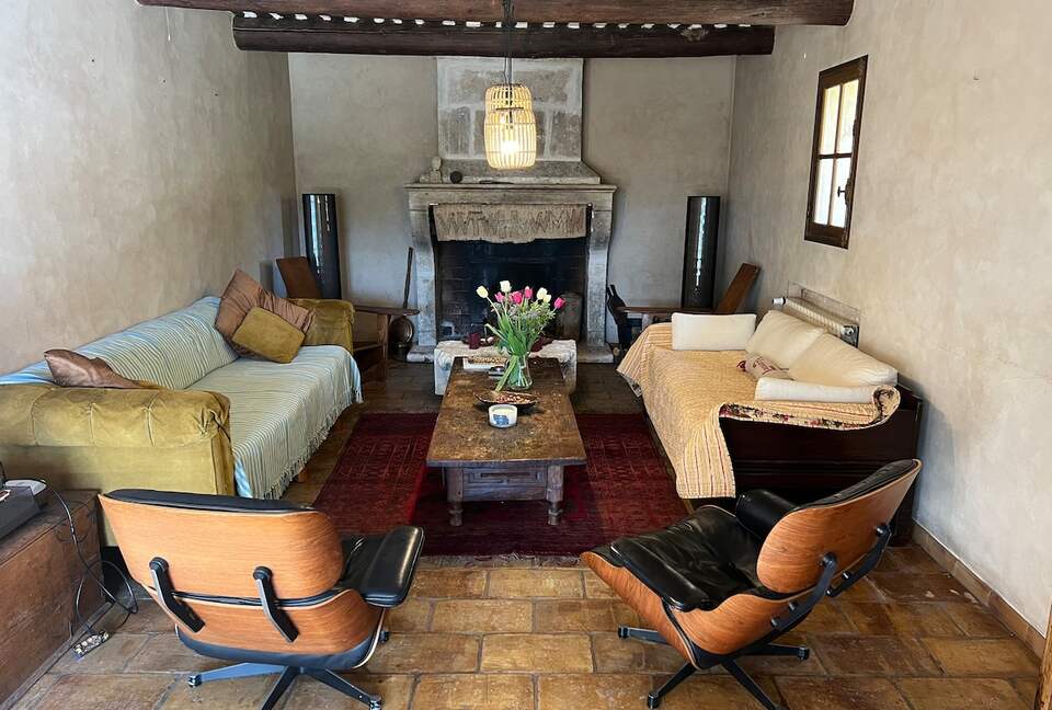 An Authentic Provençal Escape Among the Vineyards - Bonnieux, France