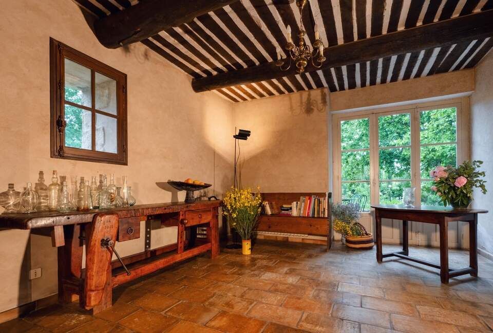 An Authentic Provençal Escape Among the Vineyards - Bonnieux, France
