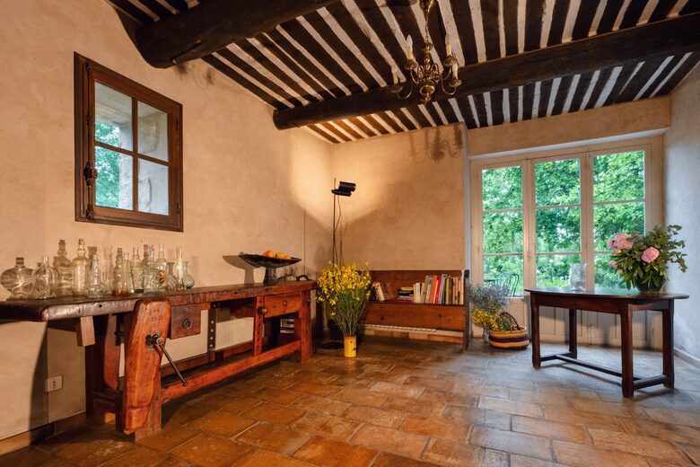 An Authentic Provençal Escape Among the Vineyards - Bonnieux, France