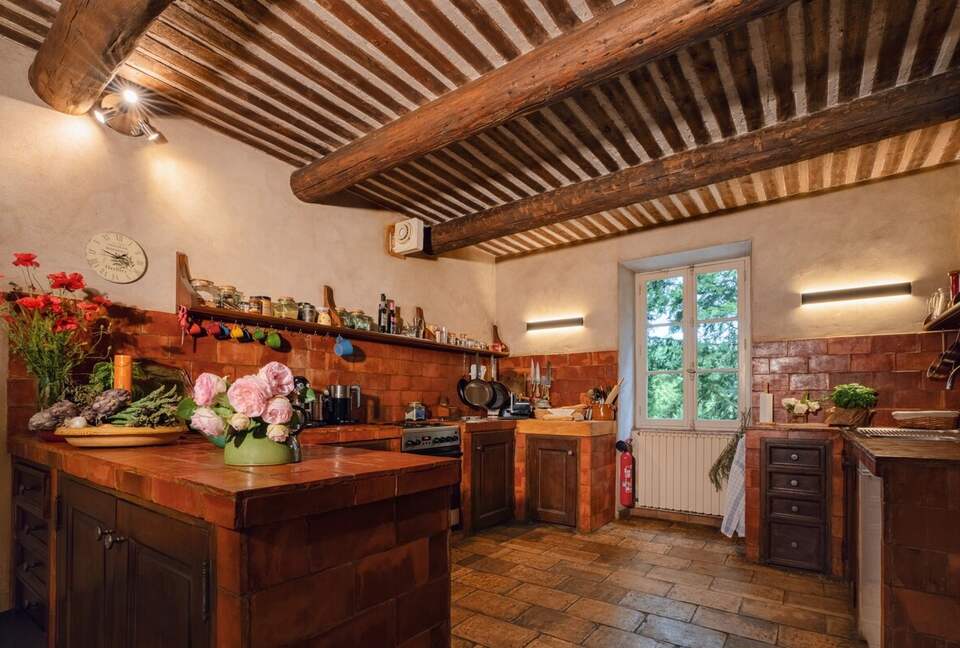 An Authentic Provençal Escape Among the Vineyards - Bonnieux, France