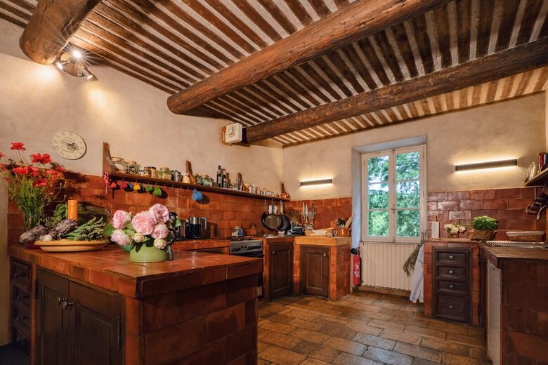 An Authentic Provençal Escape Among the Vineyards - Bonnieux, France