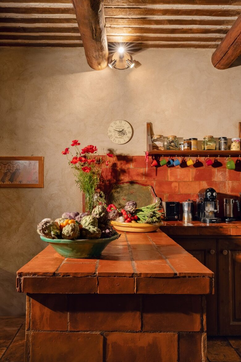 An Authentic Provençal Escape Among the Vineyards - Bonnieux, France