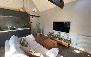 Charming Converted Barn Retreat in the Cotswolds - Wotton-Under-Edge, United Kingdom