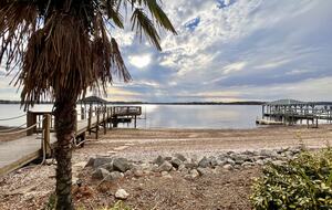 Lakeside Elegance with Game Room & Private Dock - Terrell, North Carolina