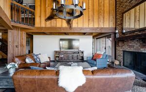 Well-Appointed Townhome Overlooking Dillon Reservoir - Silverthorne, Colorado