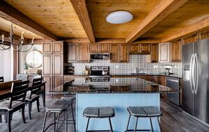 Well-Appointed Townhome Overlooking Dillon Reservoir - Silverthorne, Colorado