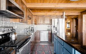 Well-Appointed Townhome Overlooking Dillon Reservoir - Silverthorne, Colorado