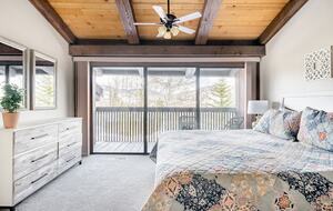 Well-Appointed Townhome Overlooking Dillon Reservoir - Silverthorne, Colorado