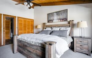 Well-Appointed Townhome Overlooking Dillon Reservoir - Silverthorne, Colorado