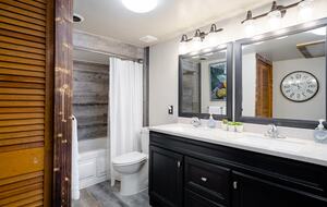 Well-Appointed Townhome Overlooking Dillon Reservoir - Silverthorne, Colorado