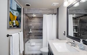 Well-Appointed Townhome Overlooking Dillon Reservoir - Silverthorne, Colorado