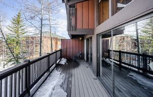Well-Appointed Townhome Overlooking Dillon Reservoir - Silverthorne, Colorado