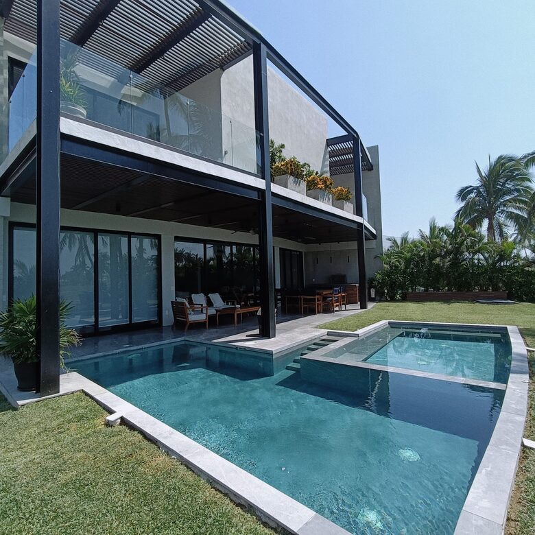 AVYRA - Acapulco de Juarez, Mexico