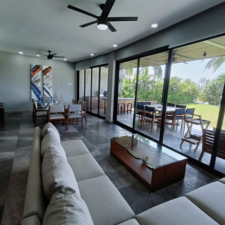 AVYRA - Acapulco de Juarez, Mexico