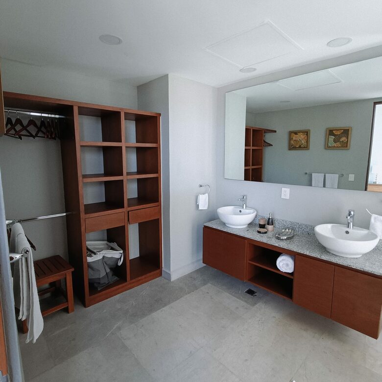 AVYRA - Acapulco de Juarez, Mexico