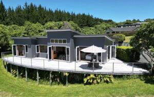 Elevated Living Above the Shores of Lake Taupō - Taupō, New Zealand