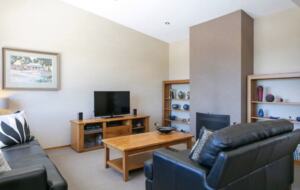 Elevated Living Above the Shores of Lake Taupō - Taupō, New Zealand