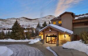 Birch at Streamside | Warm 1BR Retreat Steps from Adventure - Vail, Colorado