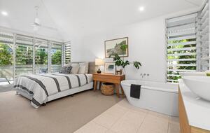 Luxury Tree-Top Retreat in Noosa’s Prestigious Little Cove - Noosa Heads, Australia