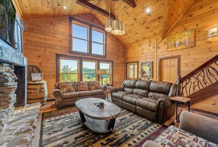 Scenic Ridge-Top Retreat with Designer Interiors & Endless Entertainment - Blue Ridge, Georgia