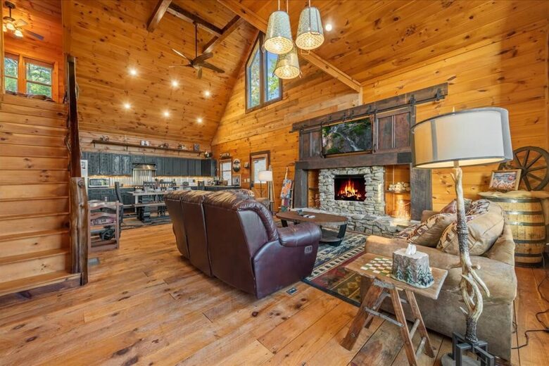Scenic Ridge-Top Retreat with Designer Interiors & Endless Entertainment - Blue Ridge, Georgia