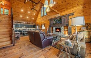 Scenic Ridge-Top Retreat with Designer Interiors & Endless Entertainment - Blue Ridge, Georgia