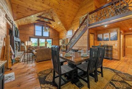 Scenic Ridge-Top Retreat with Designer Interiors & Endless Entertainment - Blue Ridge, Georgia