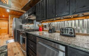 Scenic Ridge-Top Retreat with Designer Interiors & Endless Entertainment - Blue Ridge, Georgia