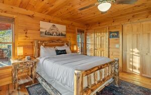 Scenic Ridge-Top Retreat with Designer Interiors & Endless Entertainment - Blue Ridge, Georgia