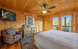 Scenic Ridge-Top Retreat with Designer Interiors & Endless Entertainment - Blue Ridge, Georgia