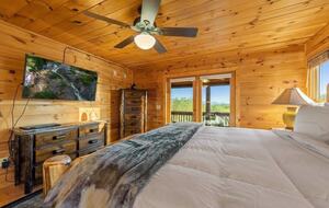 Scenic Ridge-Top Retreat with Designer Interiors & Endless Entertainment - Blue Ridge, Georgia