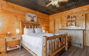 Scenic Ridge-Top Retreat with Designer Interiors & Endless Entertainment - Blue Ridge, Georgia