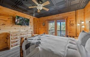 Scenic Ridge-Top Retreat with Designer Interiors & Endless Entertainment - Blue Ridge, Georgia