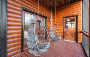 Scenic Ridge-Top Retreat with Designer Interiors & Endless Entertainment - Blue Ridge, Georgia