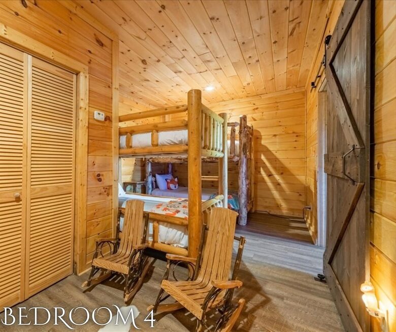 Scenic Ridge-Top Retreat with Designer Interiors & Endless Entertainment - Blue Ridge, Georgia