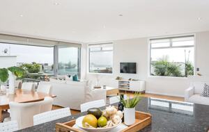 Elevated Beachside Living in Omaha - Omaha, New Zealand