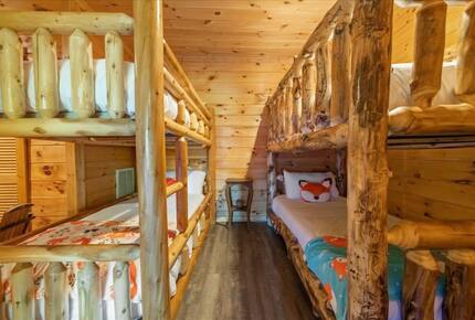 Scenic Ridge-Top Retreat with Designer Interiors & Endless Entertainment - Blue Ridge, Georgia