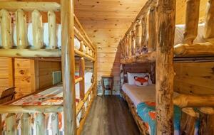 Scenic Ridge-Top Retreat with Designer Interiors & Endless Entertainment - Blue Ridge, Georgia