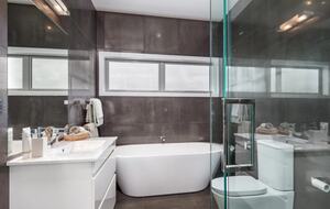 Elevated Beachside Living in Omaha - Omaha, New Zealand