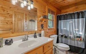 Scenic Ridge-Top Retreat with Designer Interiors & Endless Entertainment - Blue Ridge, Georgia