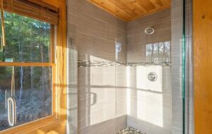 Scenic Ridge-Top Retreat with Designer Interiors & Endless Entertainment - Blue Ridge, Georgia