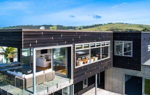 Elevated Beachside Living in Omaha - Omaha, New Zealand