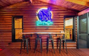 Scenic Ridge-Top Retreat with Designer Interiors & Endless Entertainment - Blue Ridge, Georgia