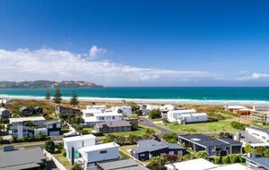Elevated Beachside Living in Omaha - Omaha, New Zealand