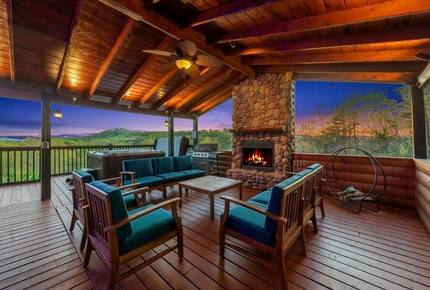 Scenic Ridge-Top Retreat with Designer Interiors & Endless Entertainment - Blue Ridge, Georgia